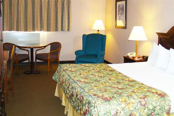 MAGNUSON HOTEL FRANKLIN SQUARE (Houghton)